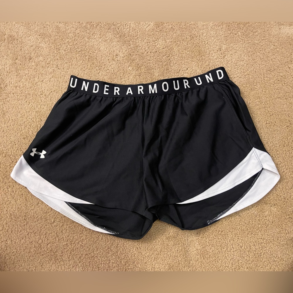 XL Black and White Under Armour Shorts with Pockets